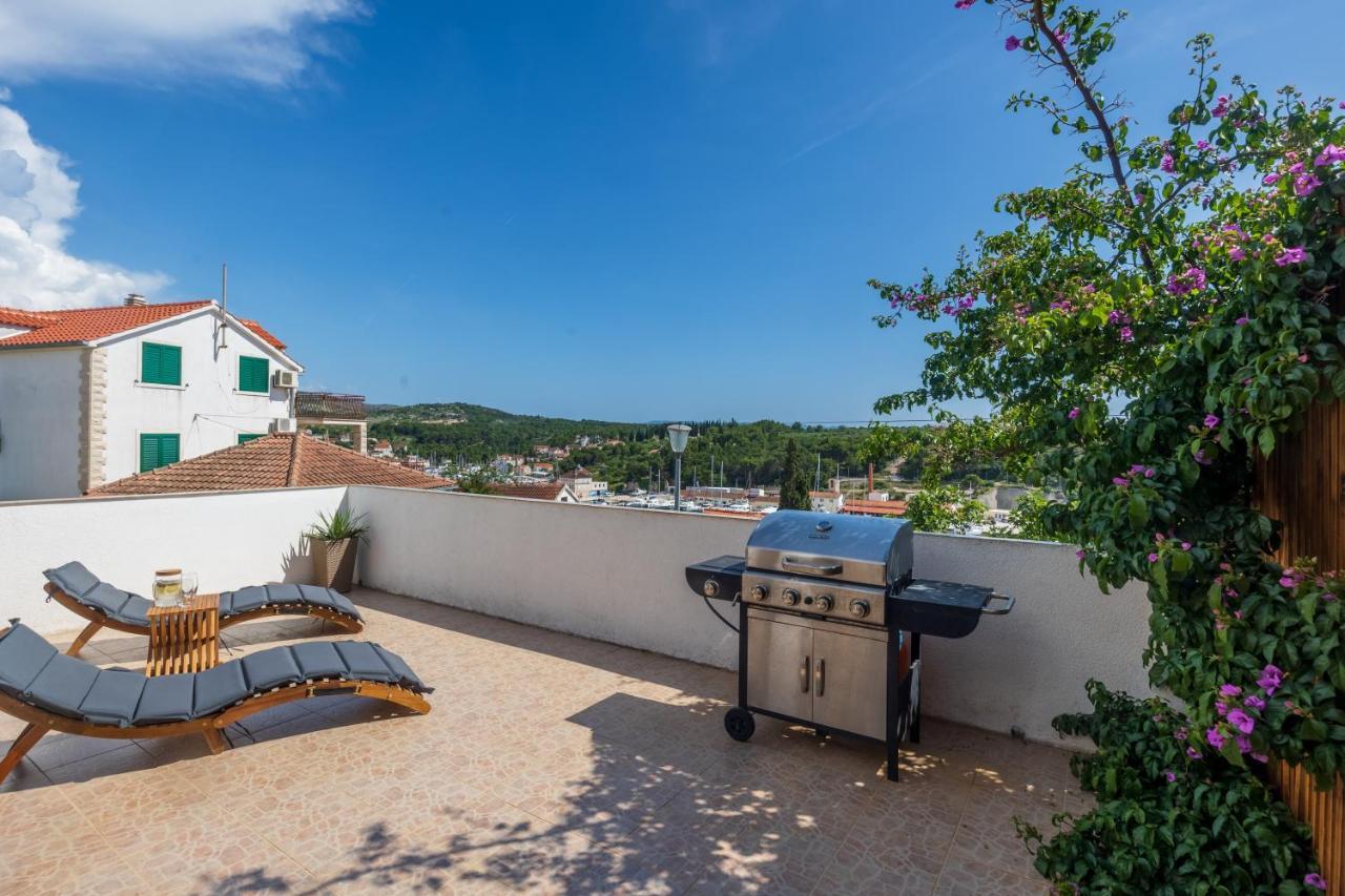 Villa Oasis With Private Pool Милна Екстериор снимка