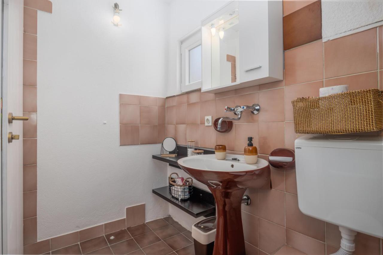 Villa Oasis With Private Pool Милна Екстериор снимка