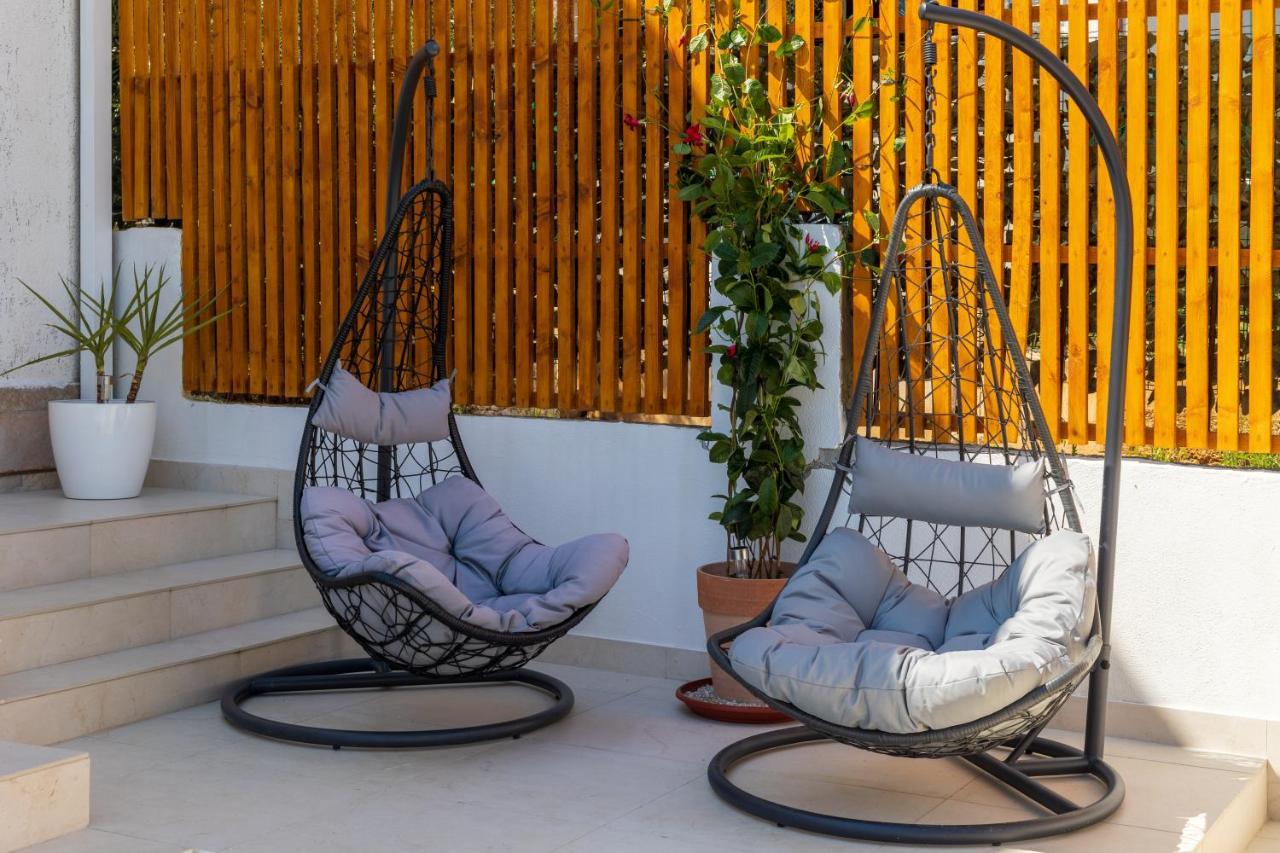 Villa Oasis With Private Pool Милна Екстериор снимка