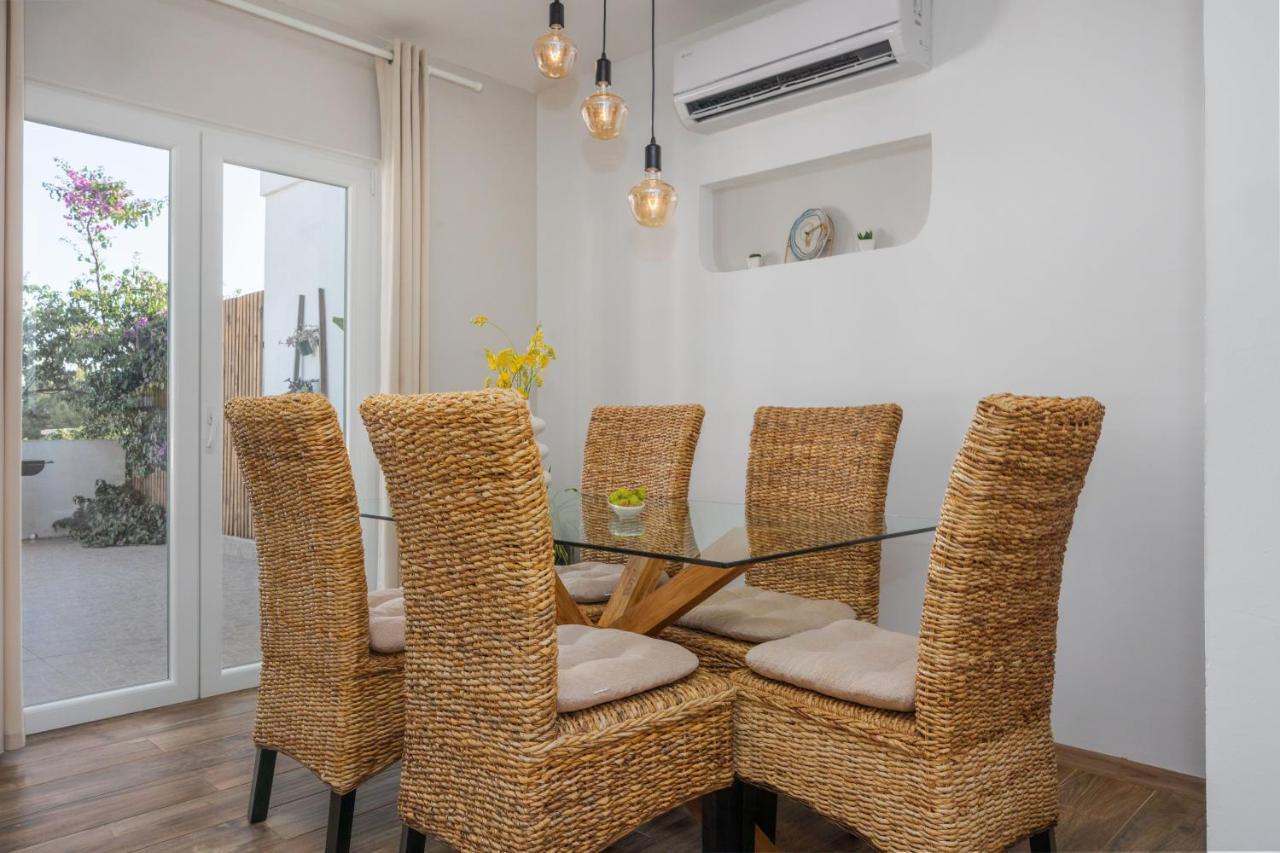 Villa Oasis With Private Pool Милна Екстериор снимка