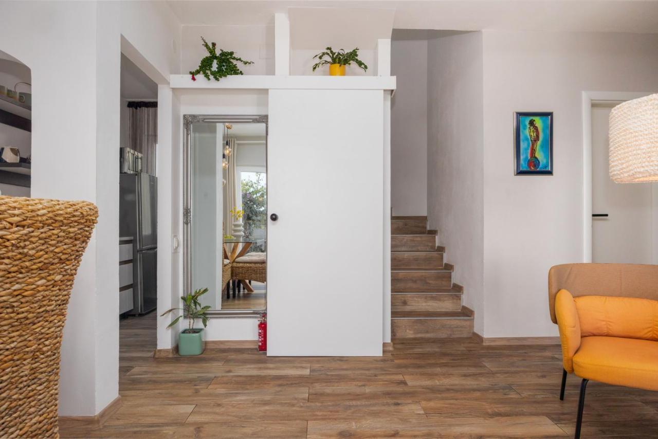 Villa Oasis With Private Pool Милна Екстериор снимка